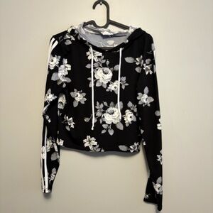Black & White Floral Cropped Hoodie with Drawstring – Long Sleeve Casual Top